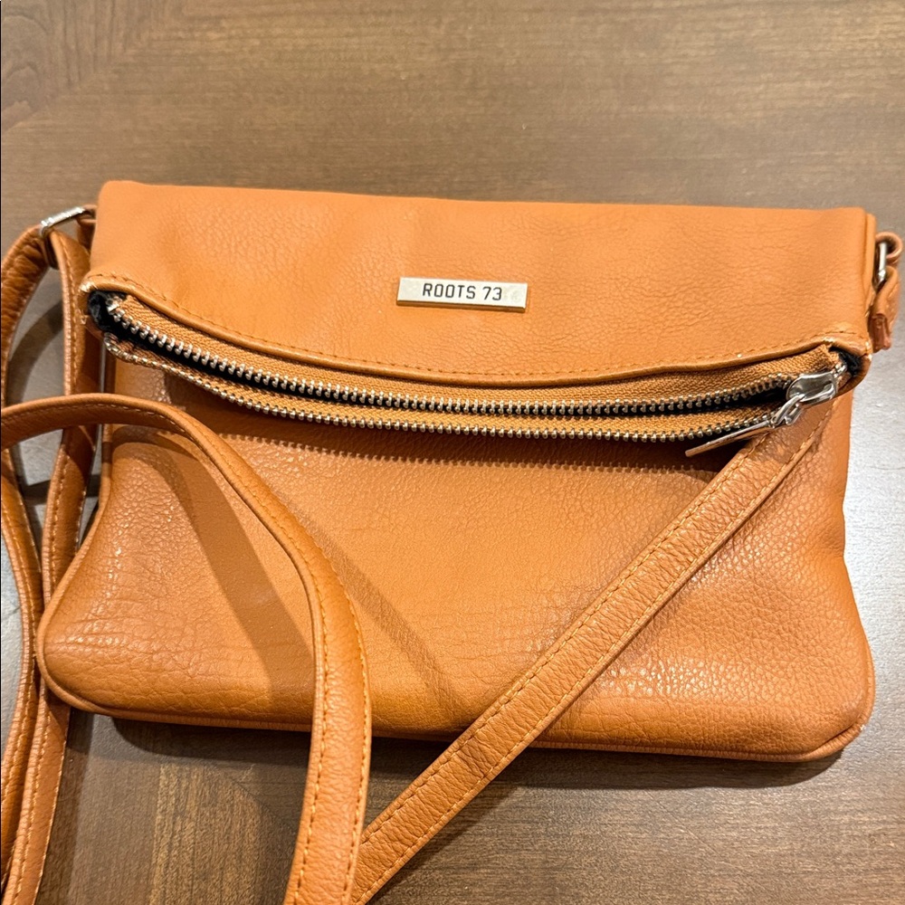 Roots 73 Leather Crossbody Bag Tan Camel Foldover Zip Purse Adjustable Strap